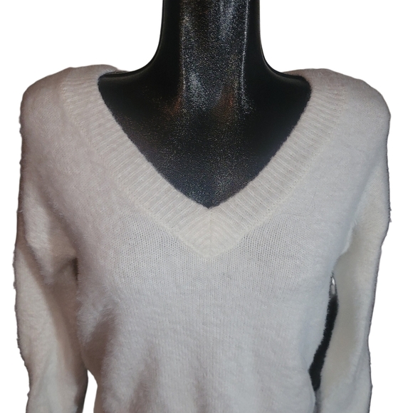 Jessica Simpson White V-Neck Soft Sweater S - Picture 2 of 7